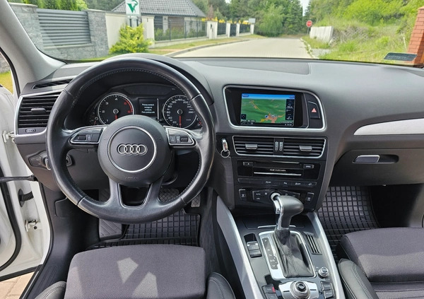 Audi Q5 cena 89900 przebieg: 159900, rok produkcji 2015 z Pakość małe 407